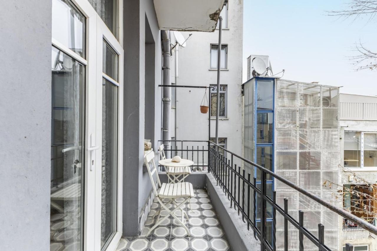 Flat With Balcony And Bosphorus View In Beyoglu Lejlighed Istanbul Eksteriør billede