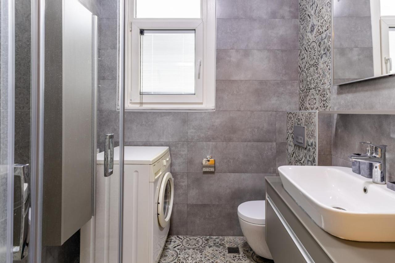 Flat With Balcony And Bosphorus View In Beyoglu Lejlighed Istanbul Eksteriør billede