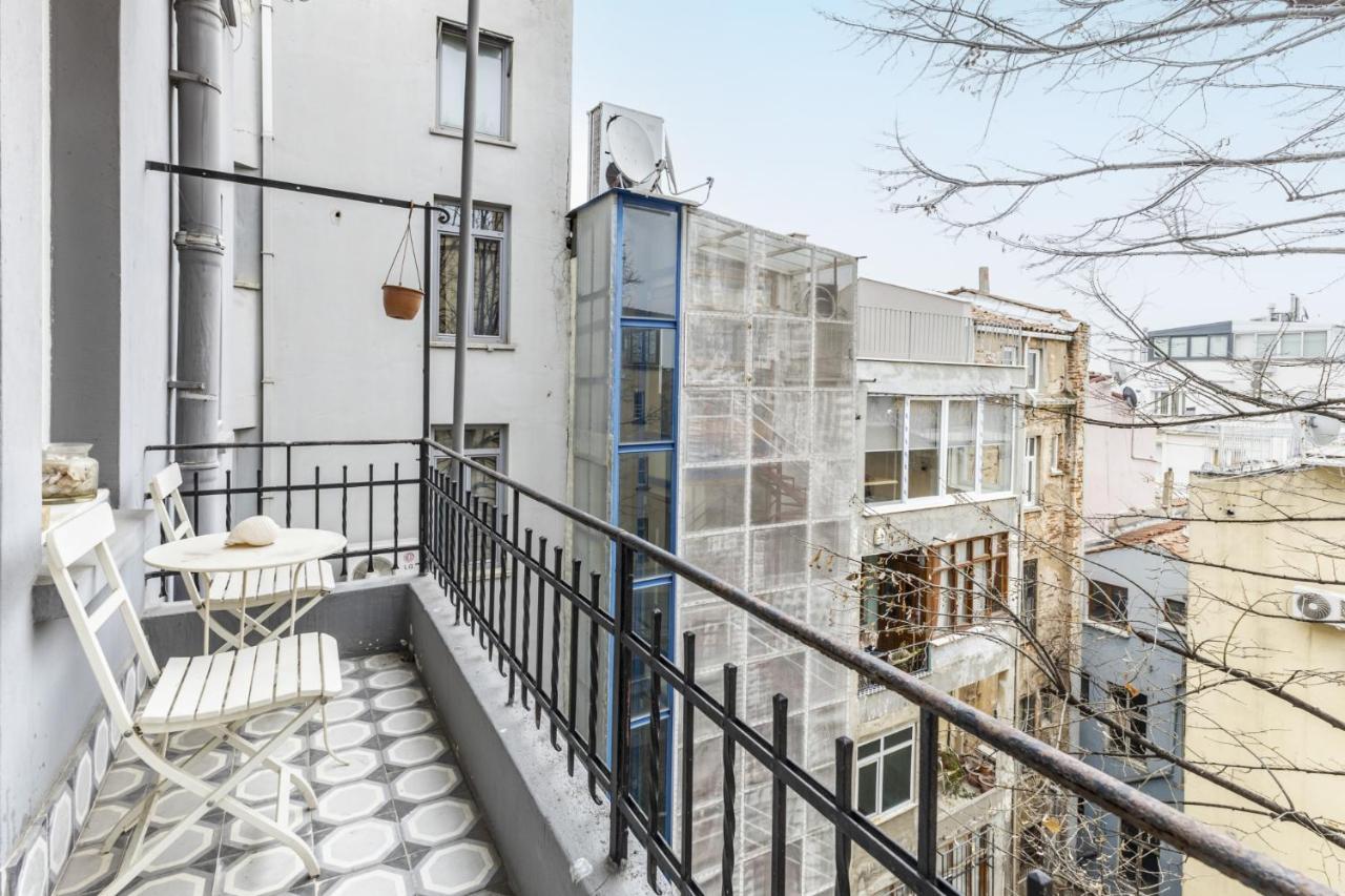 Flat With Balcony And Bosphorus View In Beyoglu Lejlighed Istanbul Eksteriør billede